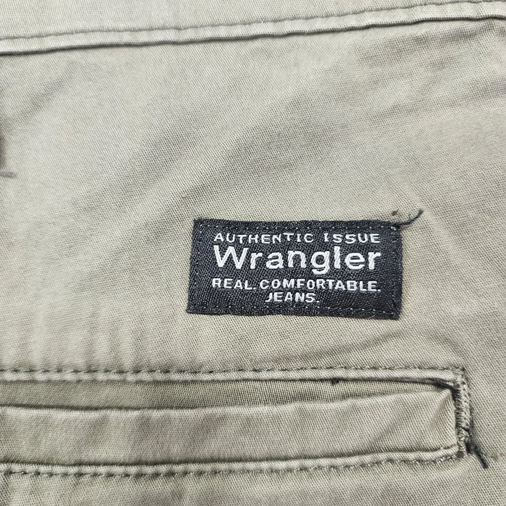 Wrangler Shorts Mens 42 Green Stretch Cargo Chino Relaxed‎ Fit 10 Inseam Casual